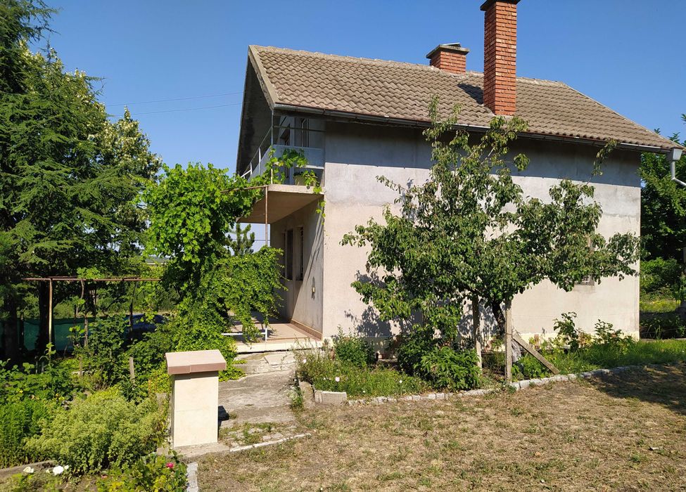 Къща с дворно място и овощна градина, с. Целина, община Чирпан
