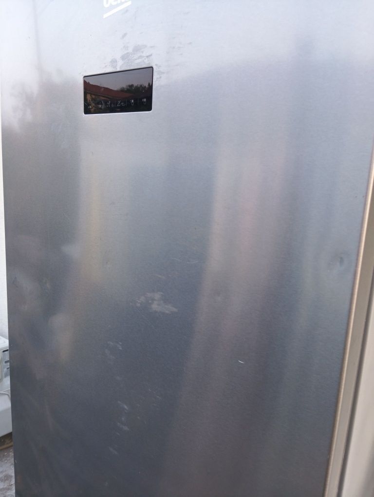 Хладилник BEKO 70 см. За ремонт /части.