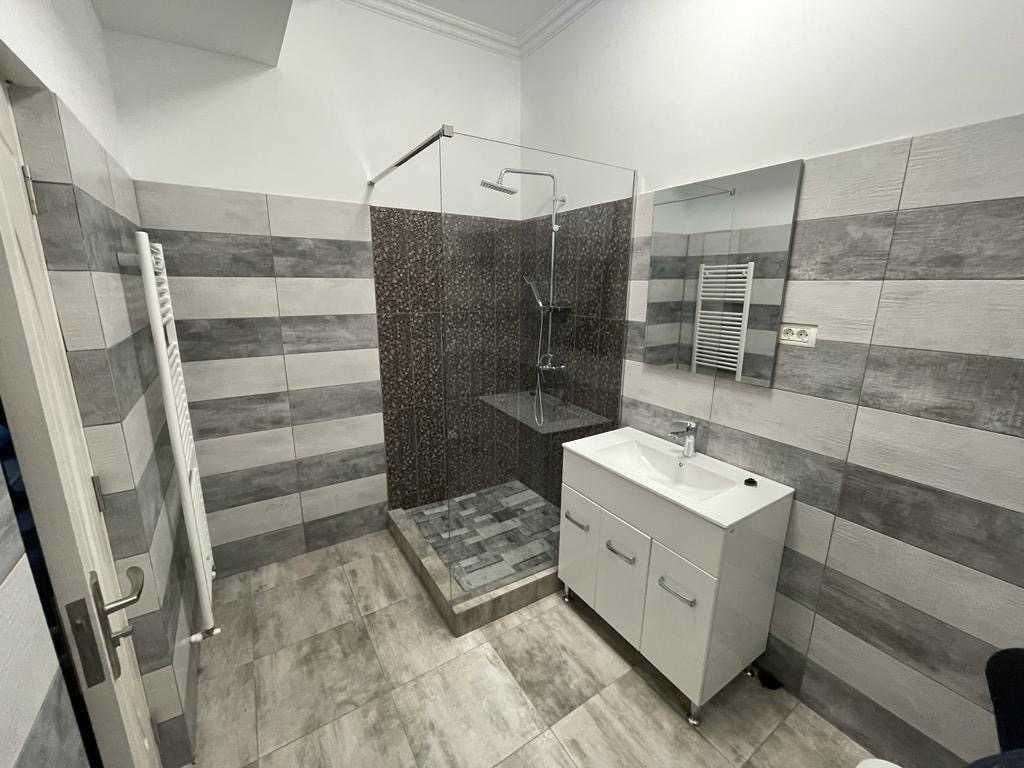Închiriere apartament 2 camere – mobilat și utilat lux, zona excelentă