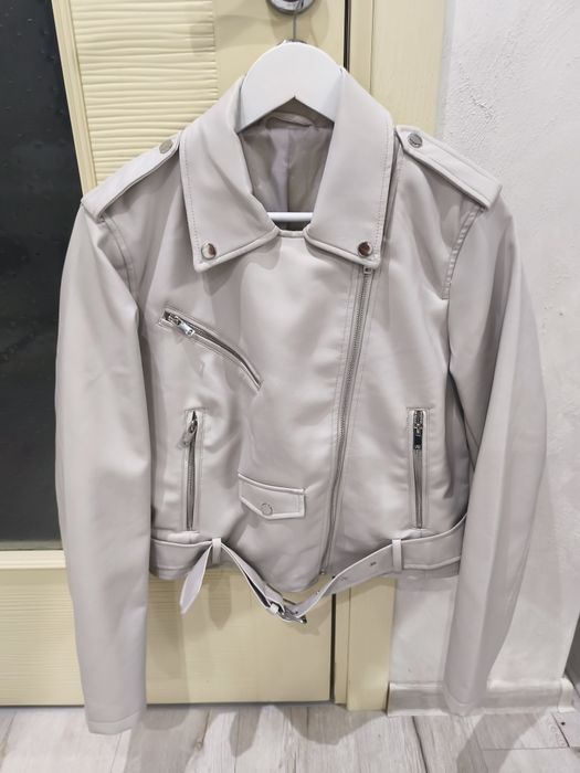 Дамско кожено яке.