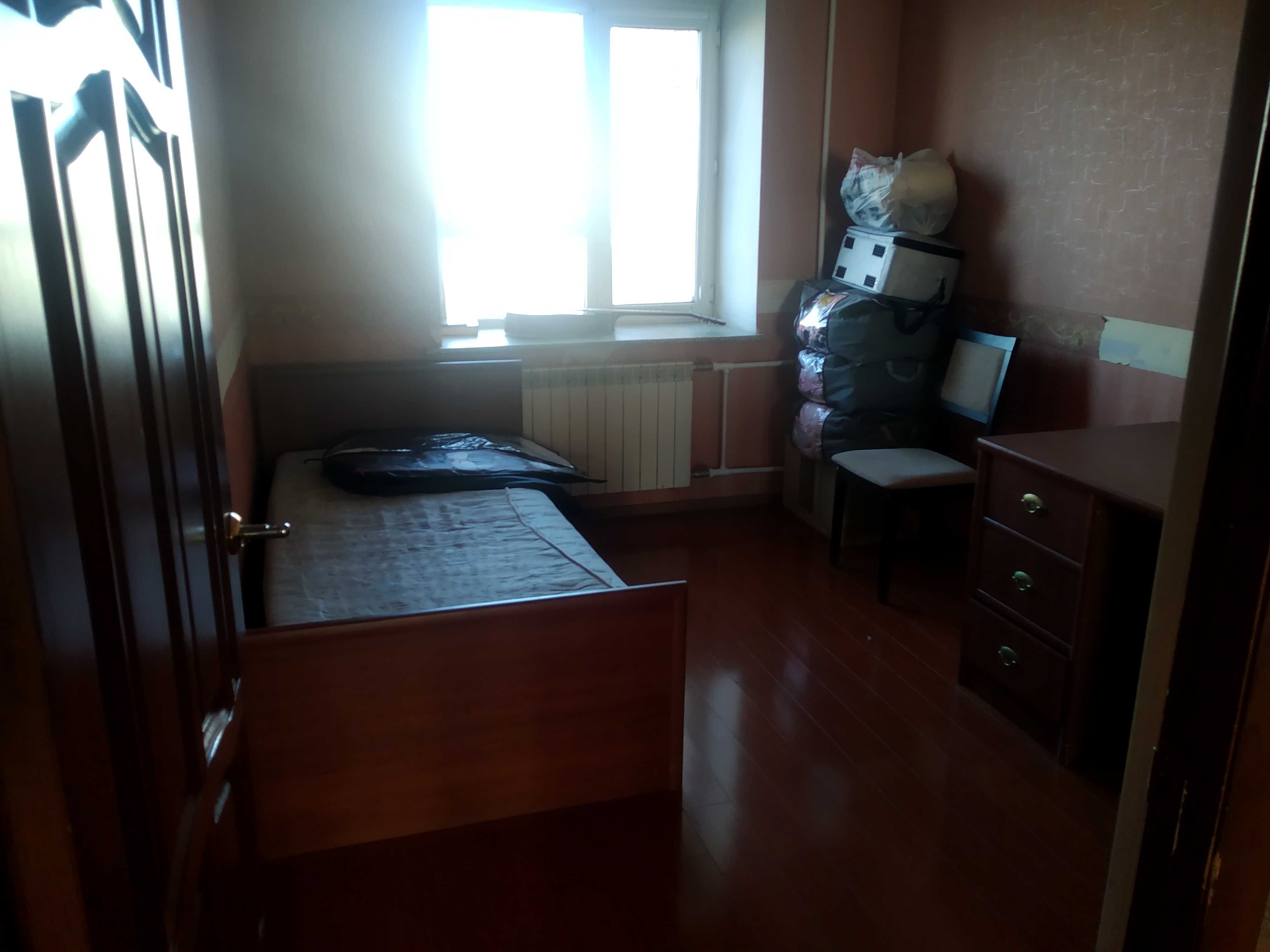 Продам 4-ех комнатную квартиру в районе центрального стадиона