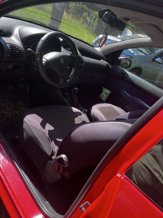 Peugeot 206 1.4 benzina – mic, rosu si fara fite, dar merge ca nou!