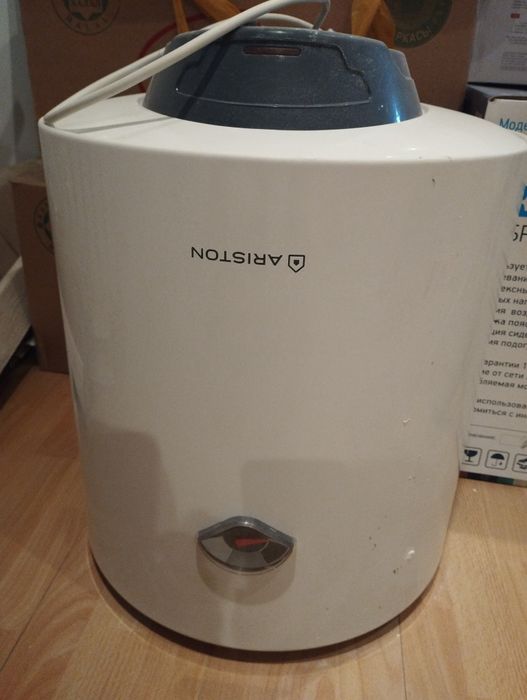 Продам бойлер для нагрева воды 50 л