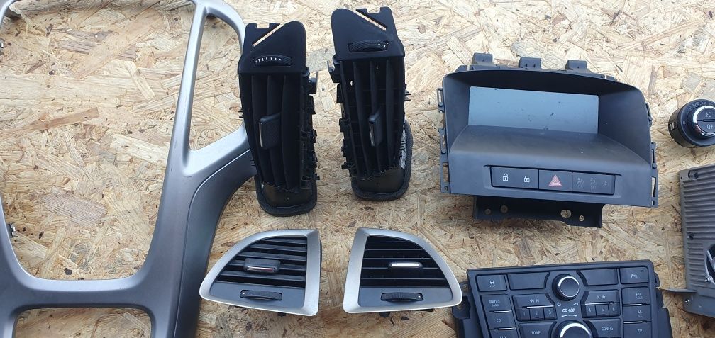Grilă / consolă Opel Astra J bloc lumini /  panou AC radio MP3 confort