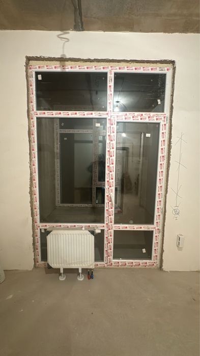 Продается  пластиковое окно с дверью для балкона