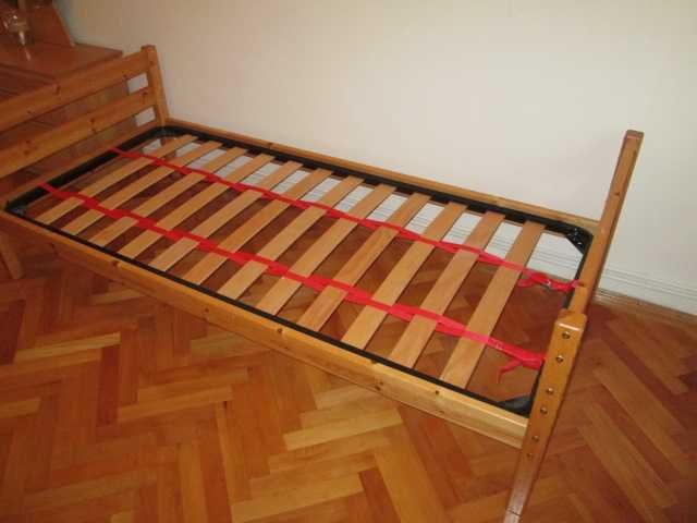 Pat de o persoana din lemn masiv