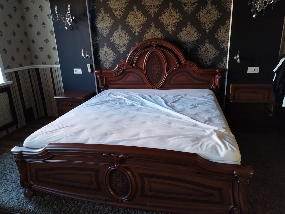 Продаю кровать без матраса из дерева, срочно