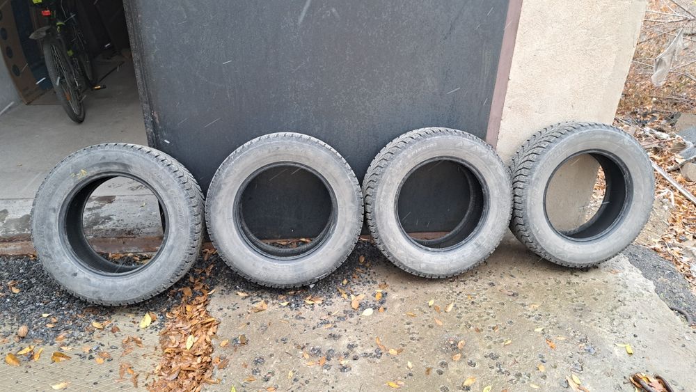 Продам шины Bridgestone BLIZZAK Spike-01