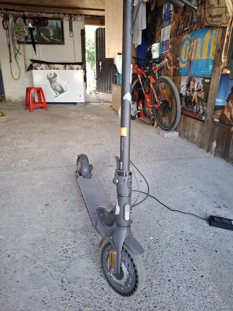 Trotineta Xiaomi Essentiale