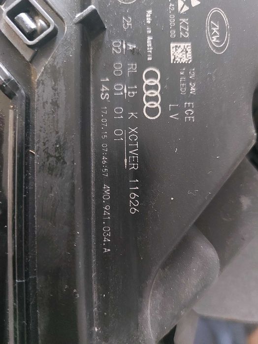 Десен оборудван фар за Audi Q7 4M 2015-2019 с номер 4M0.941.033.A