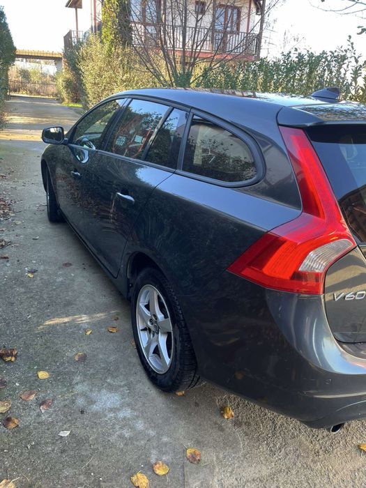 Продавам Volvo V60