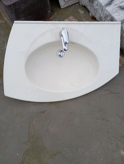 Мивка със смесител