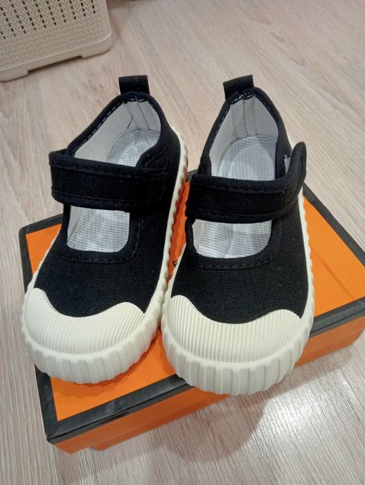 Продам обувь на девочку