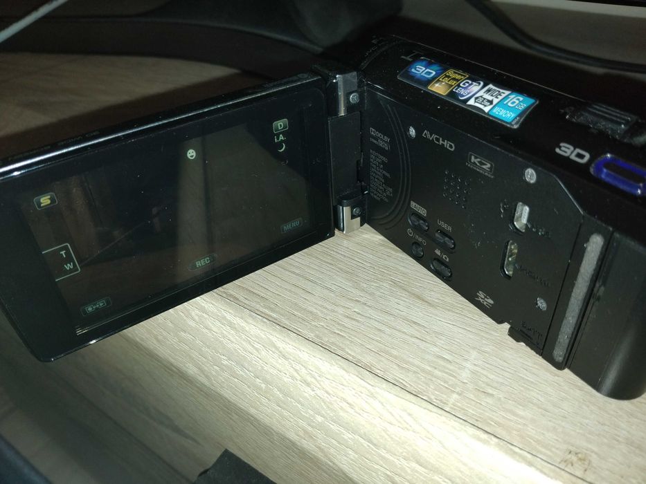 Камера JVC Everio GZ-HM960 Full HD (16GB, 3D) – с малки дефекти