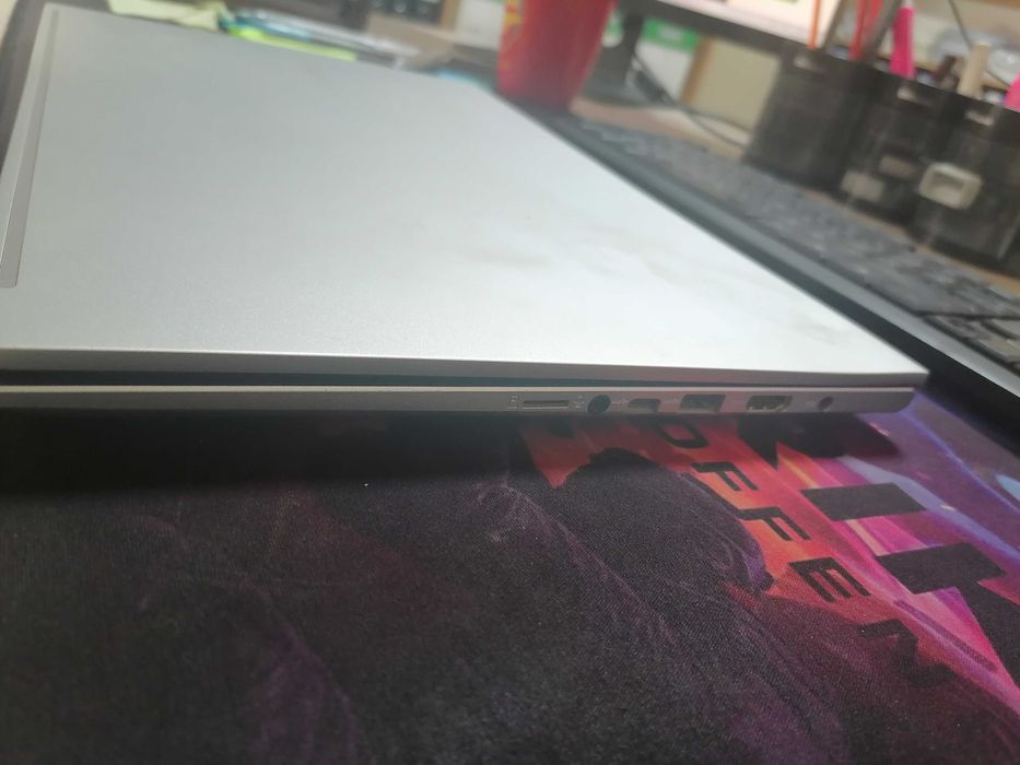 ASUS Vivobook 15 (Intel Core i5, 8 GB RAM, 512 GB SSD)