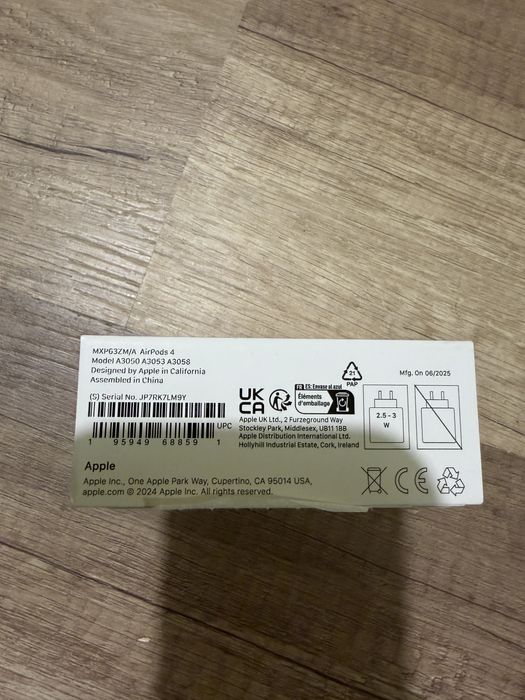 Apple AirPods 4 слушалки