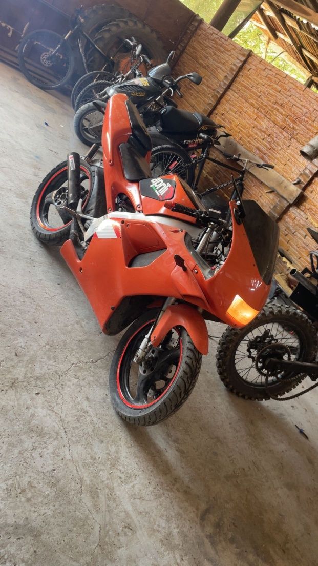 Vând motocicleta Aprilia RS 50cc