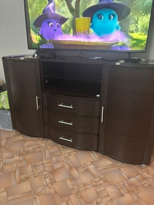 Продам шкаф в хорошем состоянии 20000 
Все целое, торг уместен