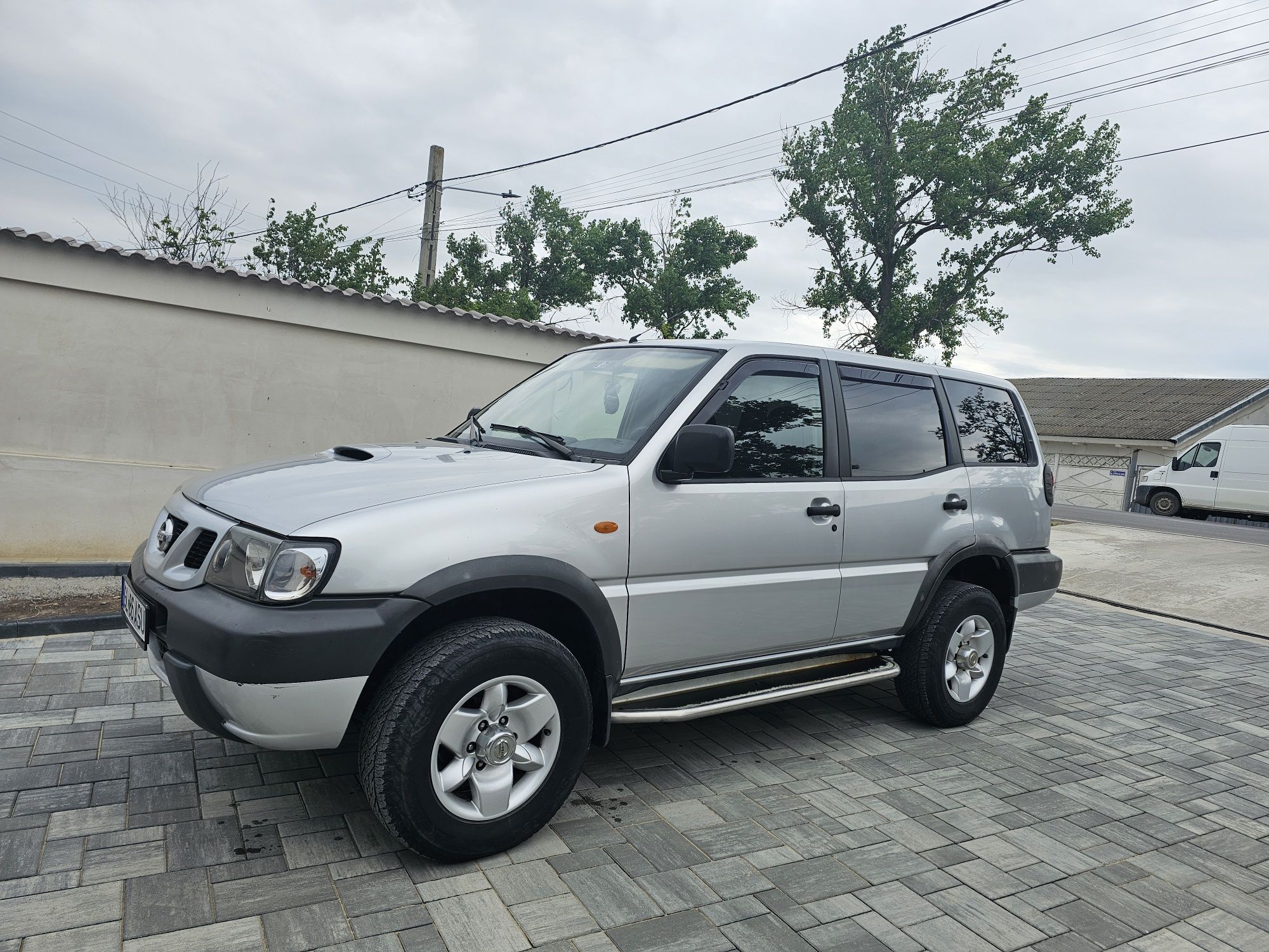 Nissan terrano 2.. 186000 km..autoutilitara 5 locuri!