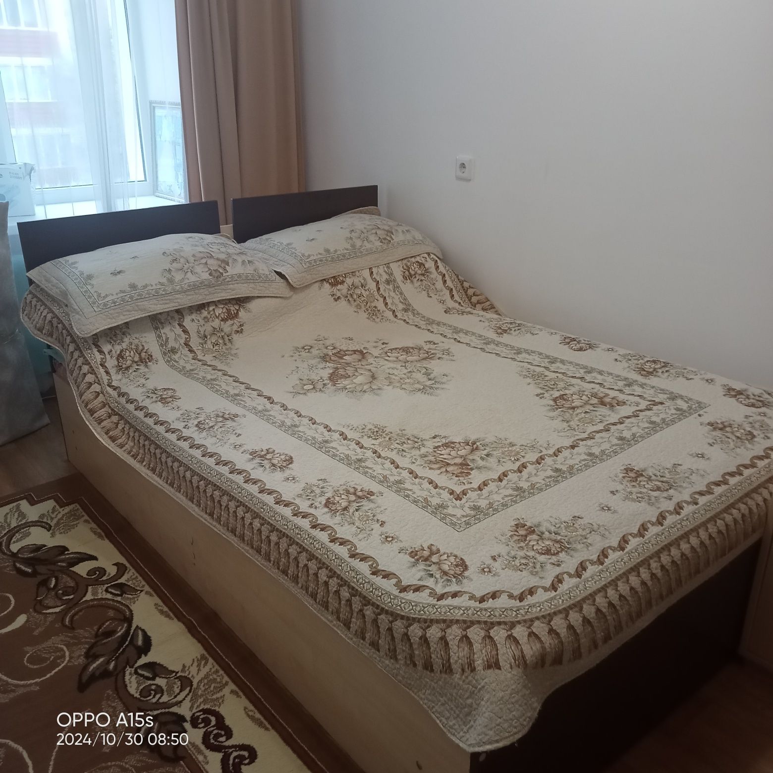 Двуспальная кровать