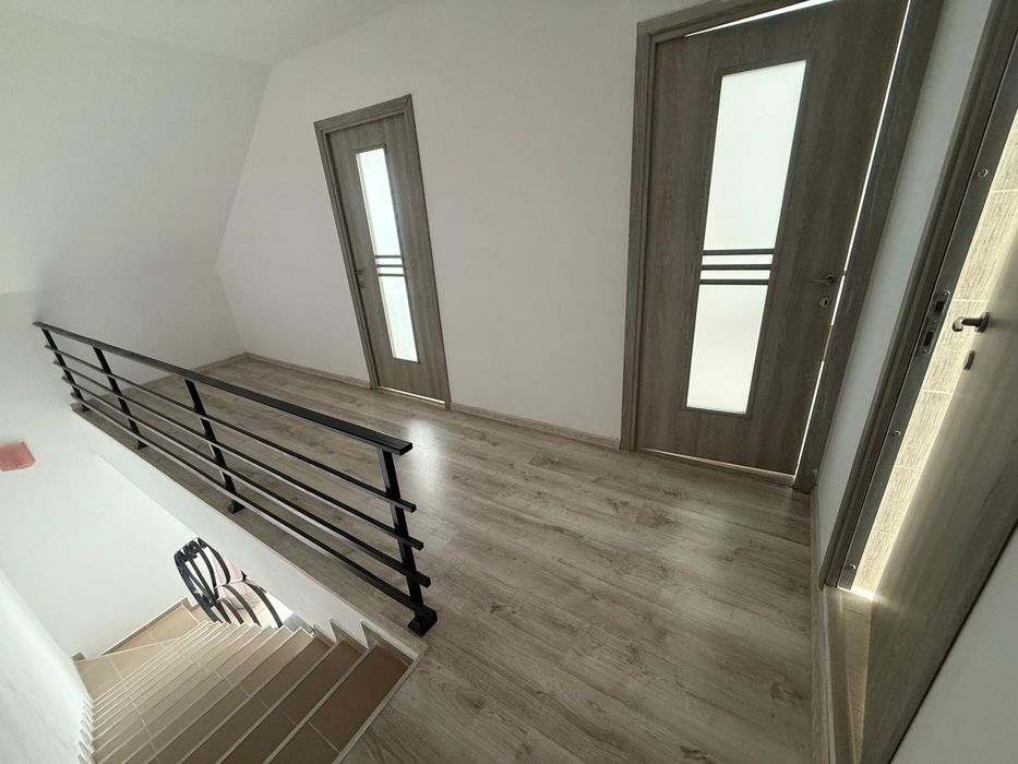 Vind apartament 4 camere
