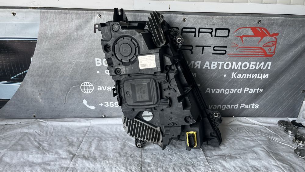 3 броя Фар Volvo FH 2020