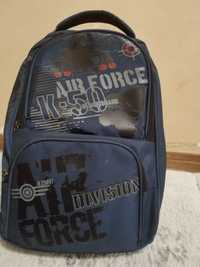 Синий школьный рюкзак