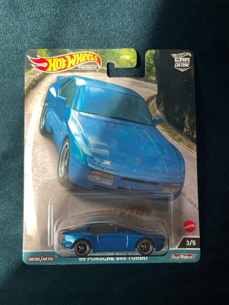 Hot Wheels 89 Porsche 944 Turbo Canyon Warriors