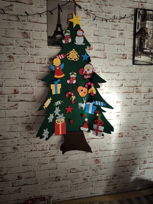 Филц елха с украшения