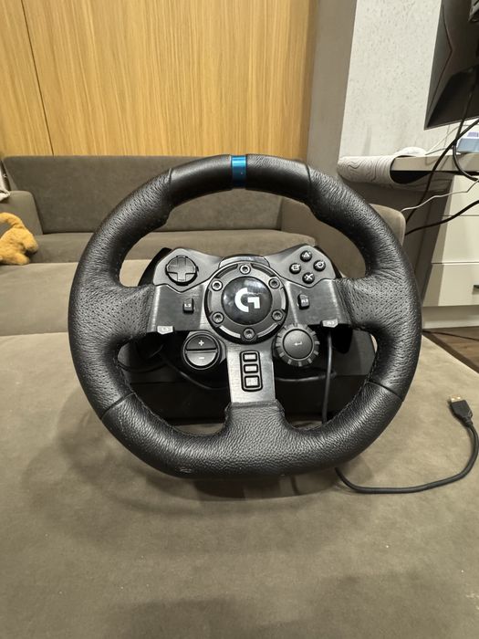 Игровой руль логитек г 923,с педалями