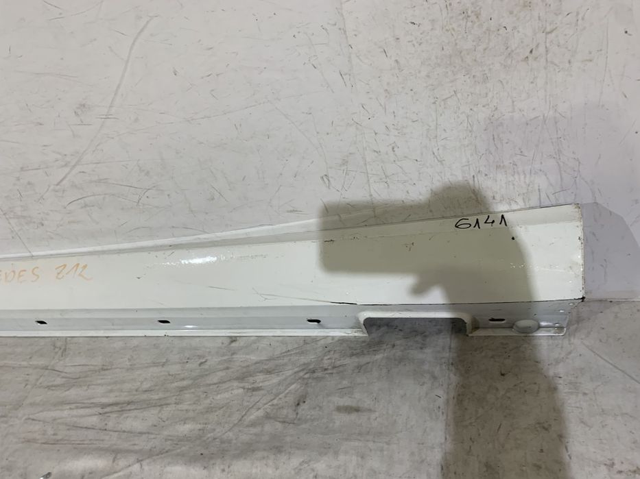 Prag stanga Mercedes E-Class W212, 2009, 2010, 2011, 2012, 2013, 2014, 2015, 2016, cod origine OE A2126900140.