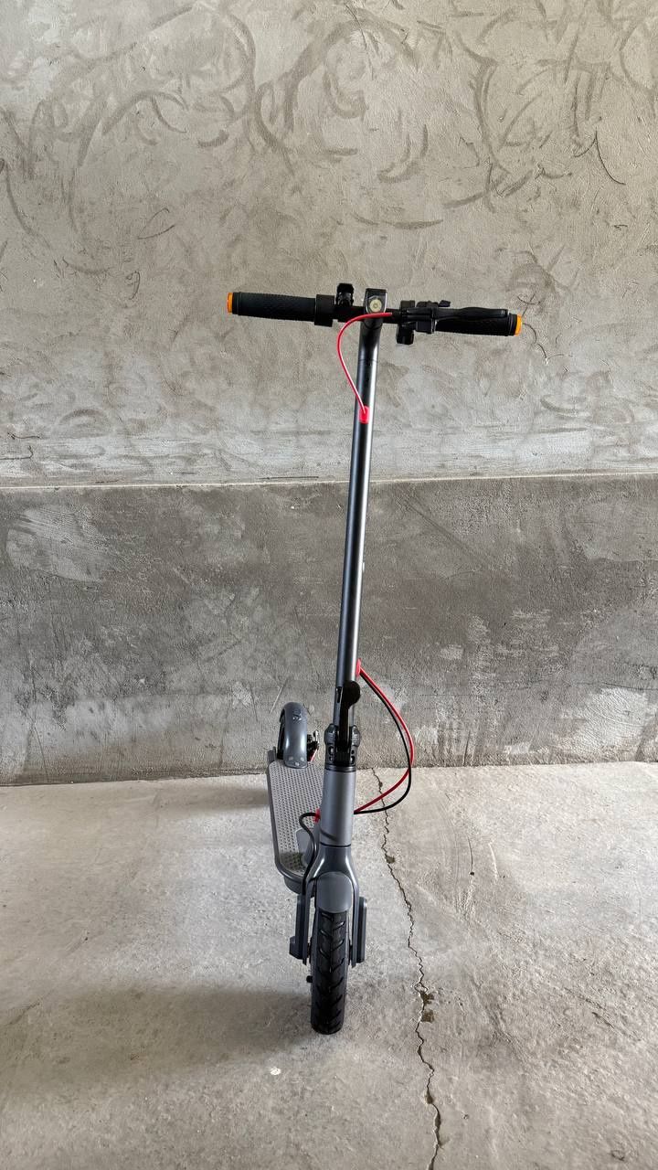 E-samokat Elektron skuter yengi