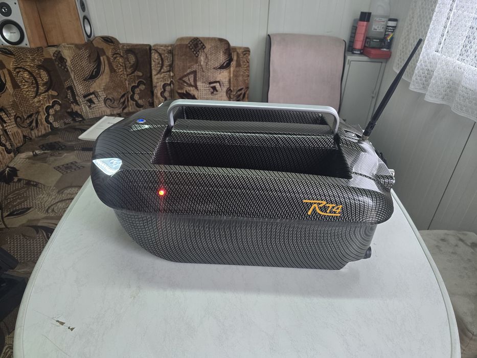 Лодка за захранка RT4