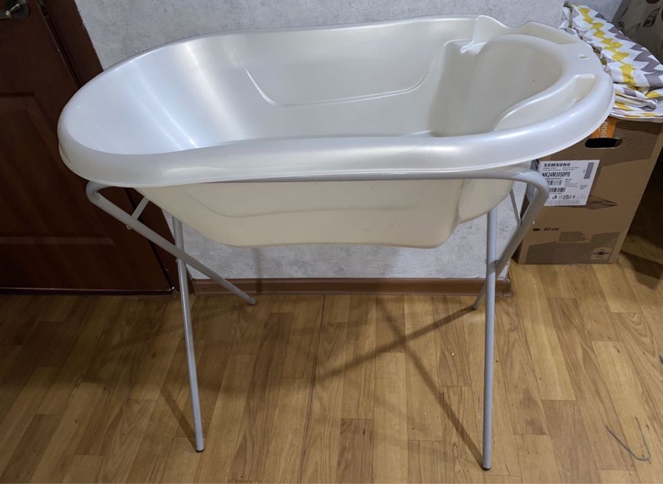 Ванночка, матрас, мобиль для кроватки