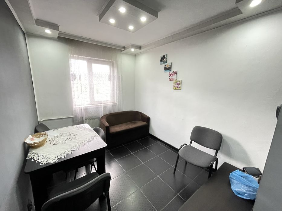 Apartament cu trei camere , zona Nufarul