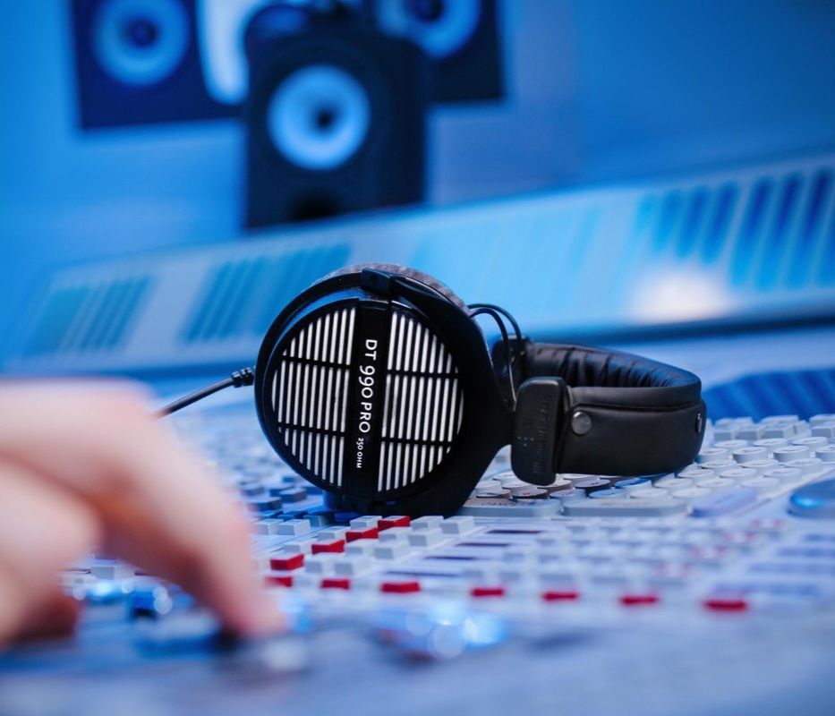 Студийный мониторные наушники Beyerdynamic DT990 Pro