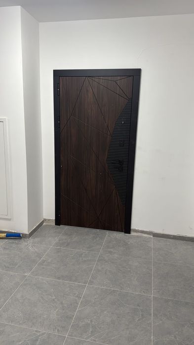 Почти новый дверь