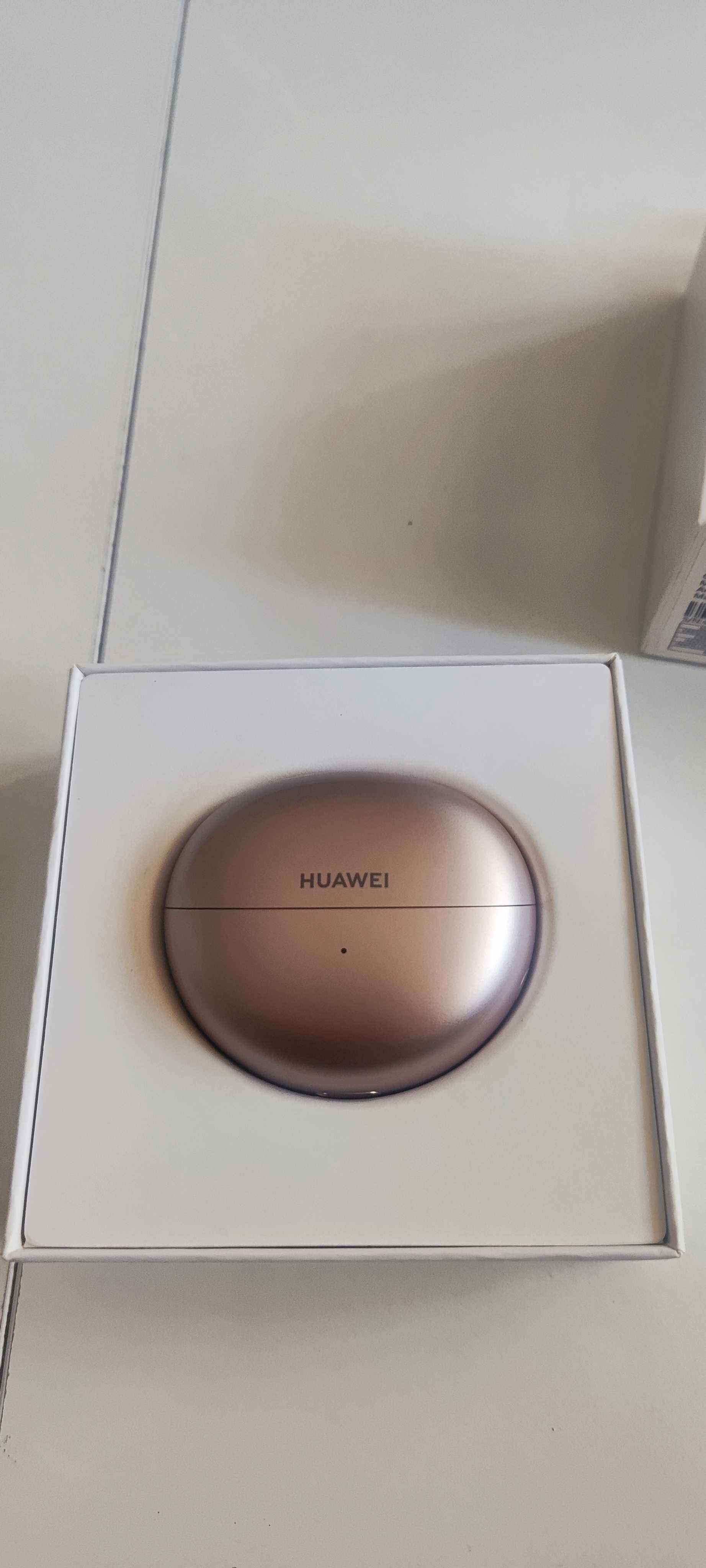 Продавам Huawei freeClip