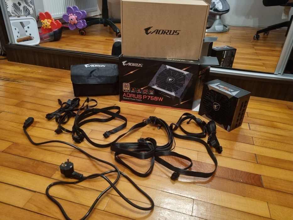 Sursa Modulara Gigabyte AORUS P750W Aproape noua.