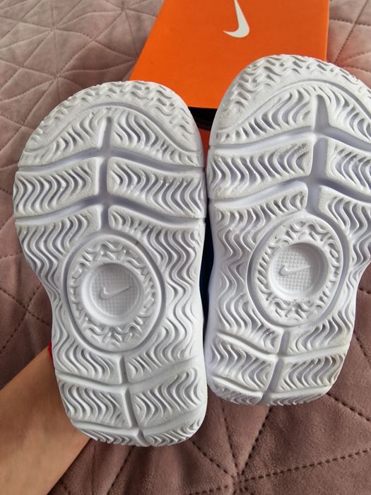 Маратонки Nike...