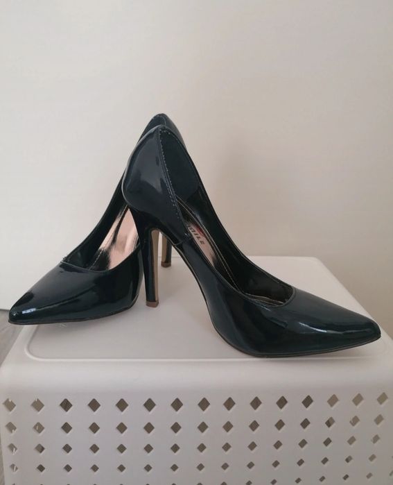 Pantofi stiletto de lac