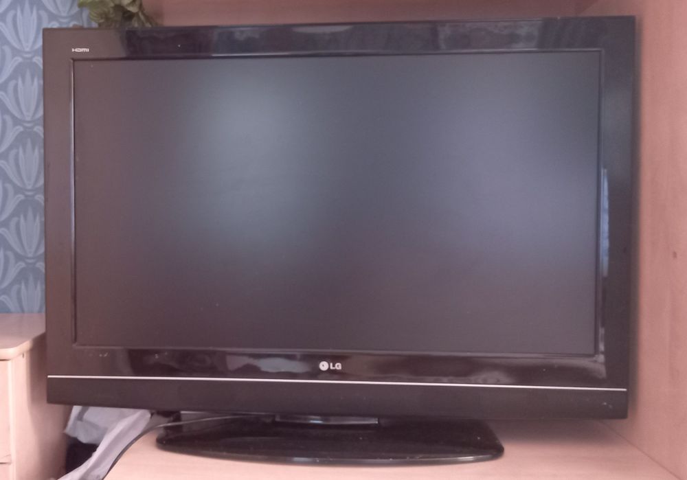Телевизор LG в не рабочем состоянии