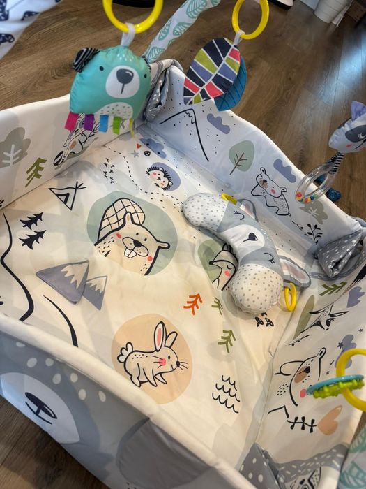 Centru de activități - covoraș și jucării