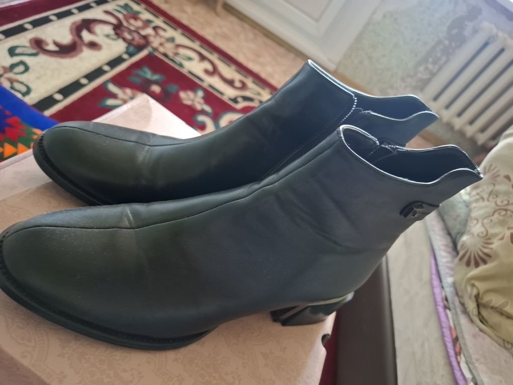 Продаётся полуботинки женские