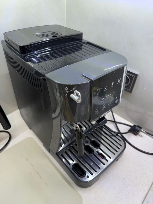 Кофемашина Delonghi ECAM 220.22.GB черный