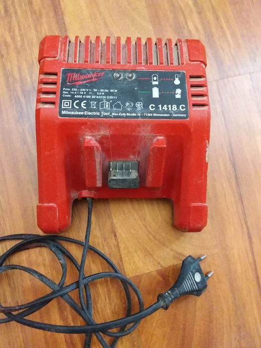 Incarcator Milwaukee  C 1418 C 14.4-18v 3A