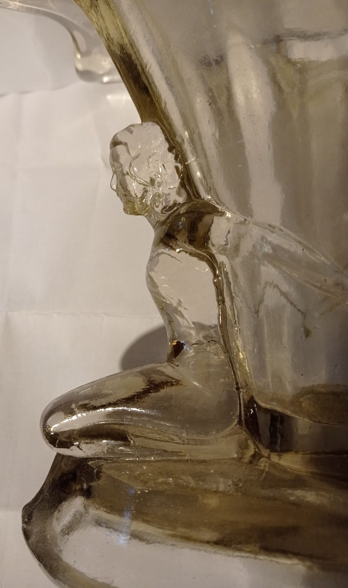 Vând/Schimb vază veche,artnouveau,are două mici ciobituri la bază.