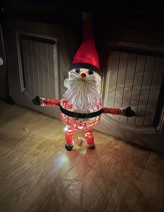 Mos craciun cu lumini led - decor pentru sarbatori