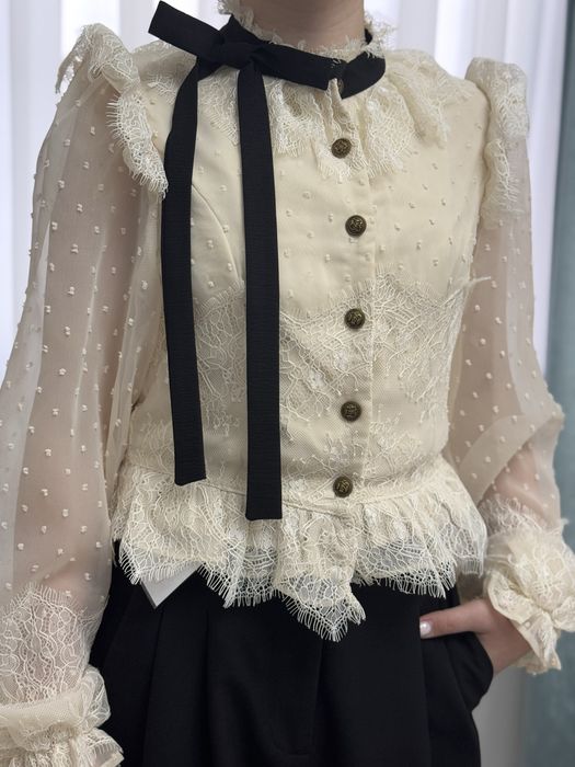 Гипюровая кремовая блузка