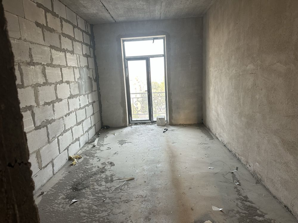 3 xonalik sotiladi